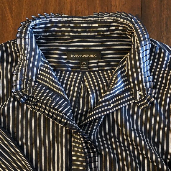 NEVER WORN BR silk Button Up - Picture 4 of 4